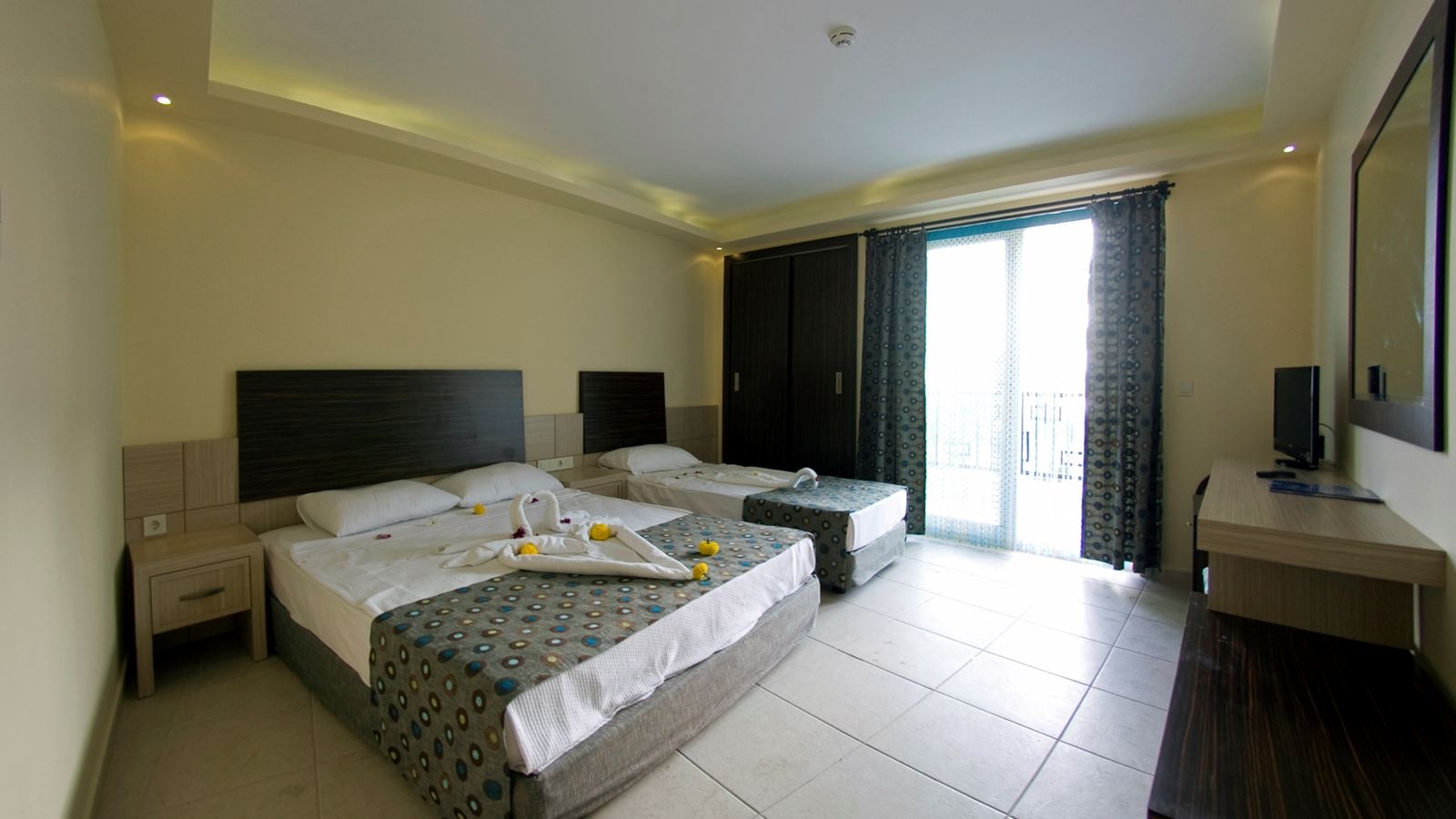 rooms-coral-room