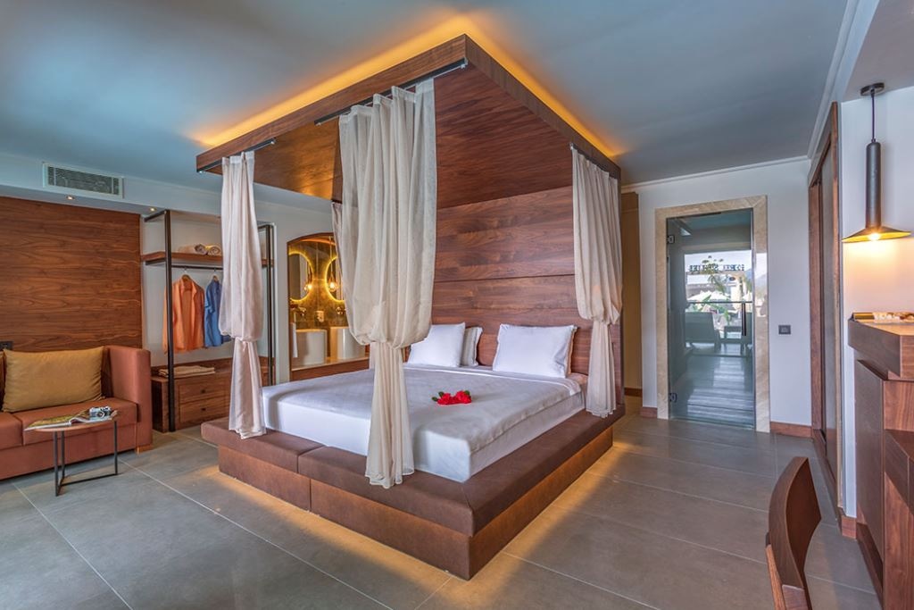 rooms-luxury-suites-with-private-pool