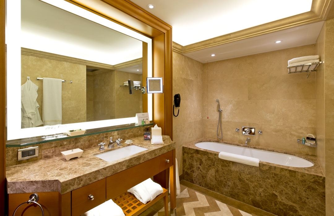 rooms-superior-room-city-view