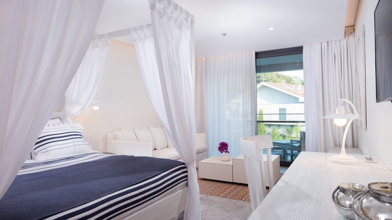 rooms-deluxe-room