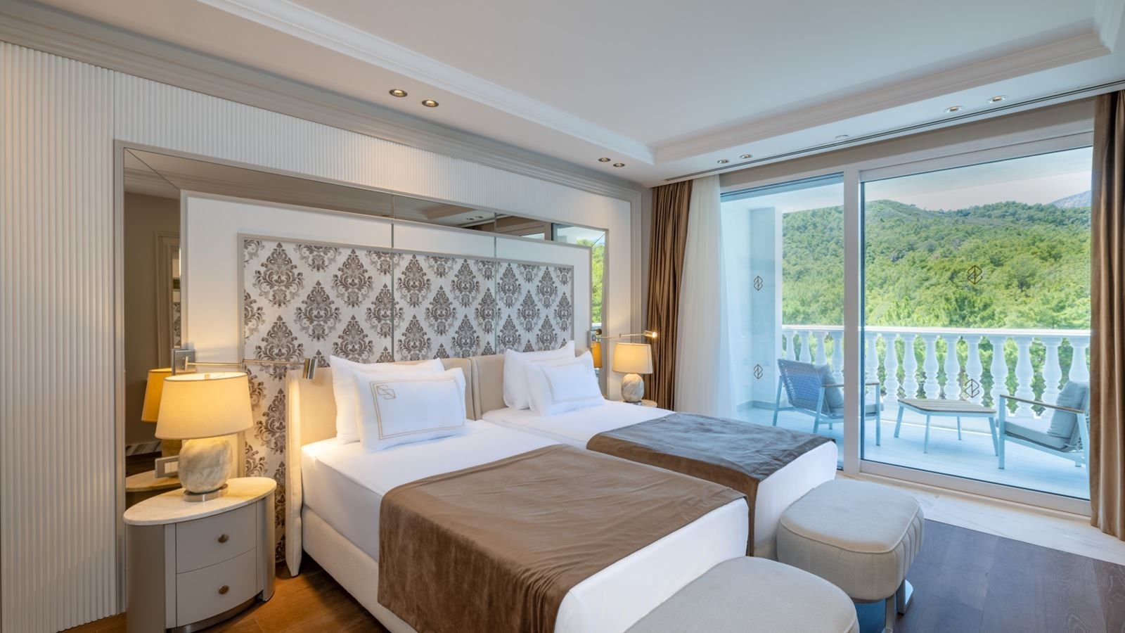 rooms-mare-signature-family-suite-land-view-venezia-building-6th-floor