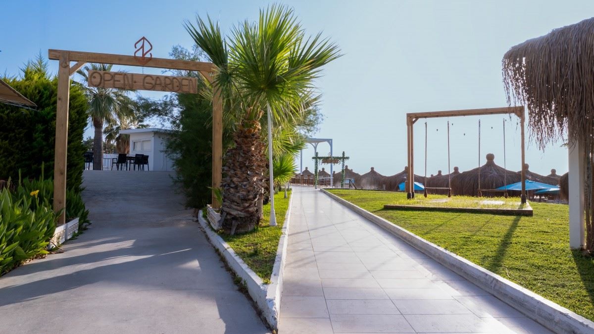 bars-open-garden