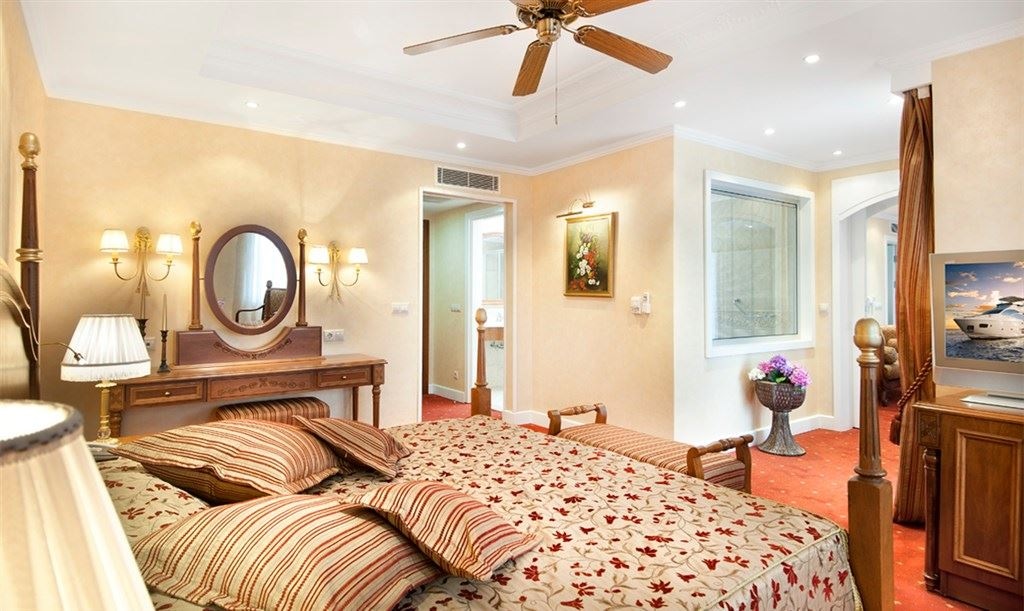 rooms-king-suite