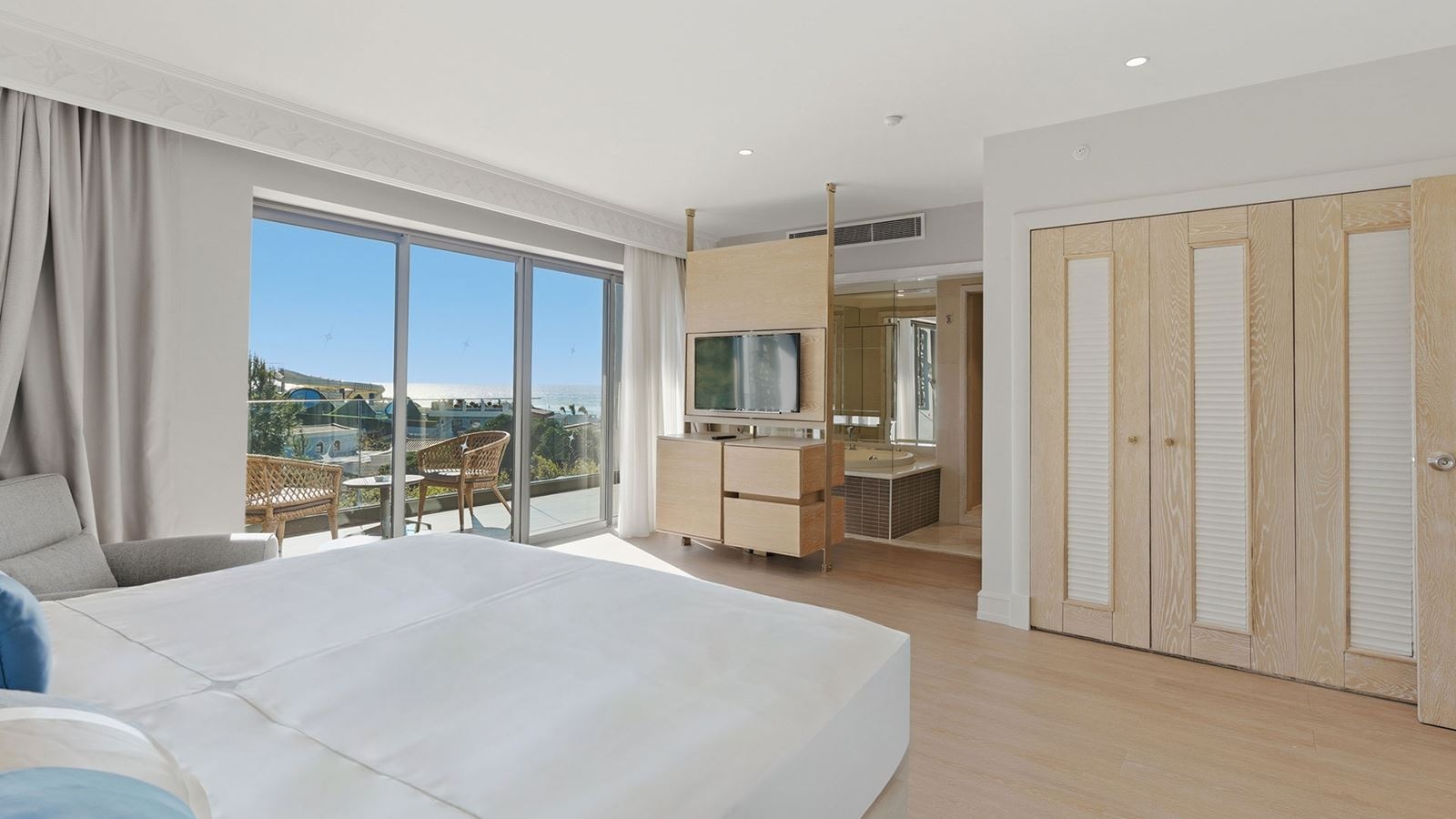 rooms-deluxe-suite