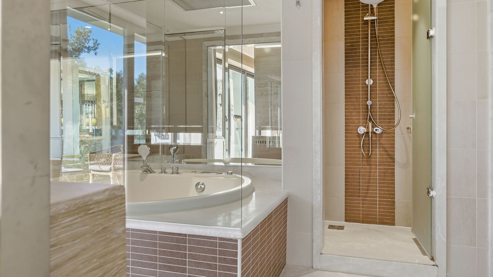 rooms-deluxe-suite