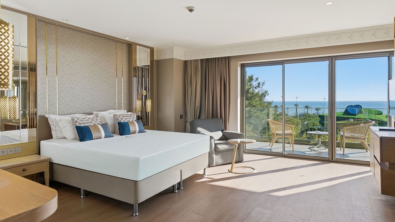 rooms-deluxe-suite