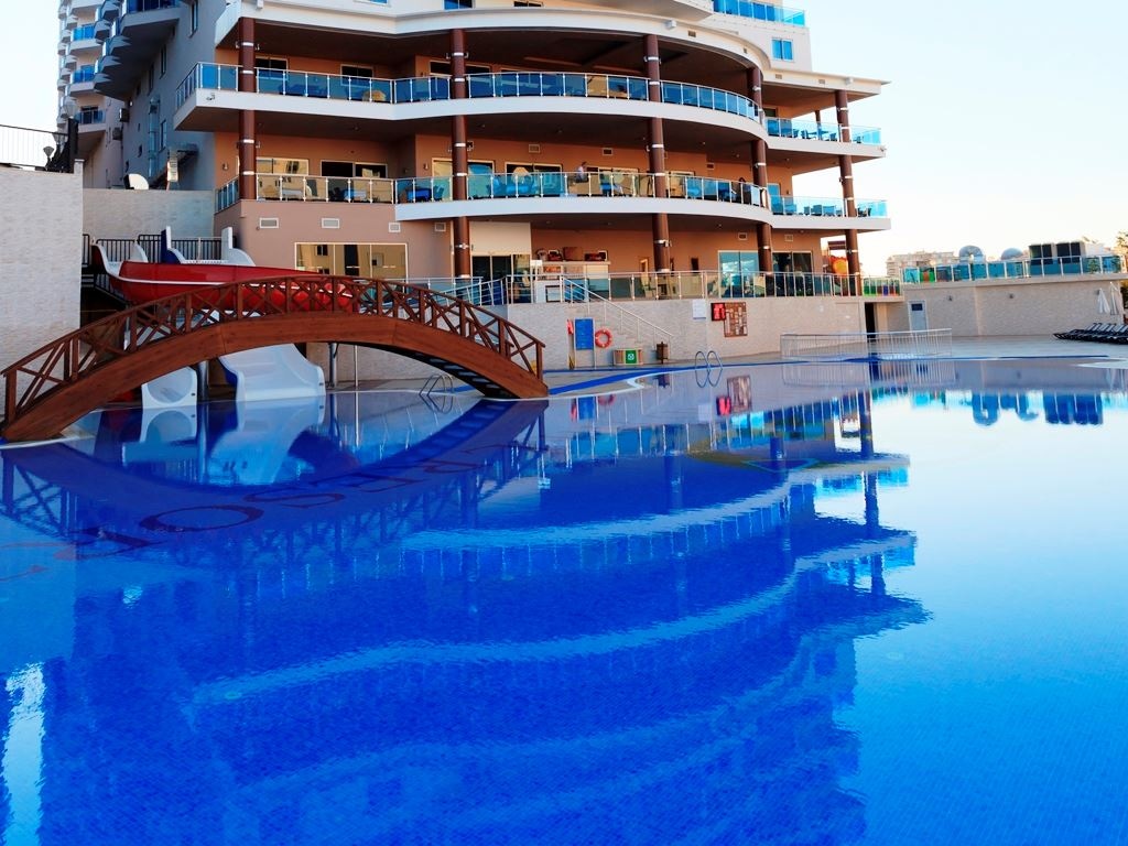 pools-outdoor-pool