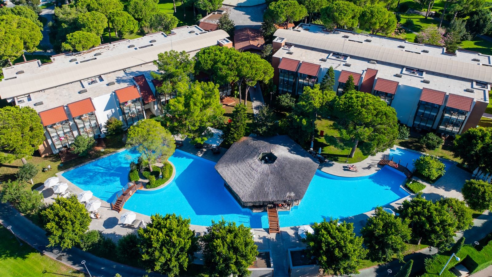 rooms-family-suite-pool-access