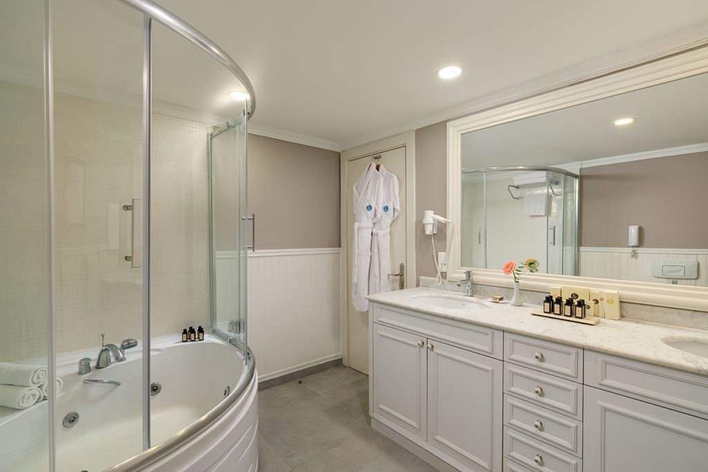 rooms-senior-suite