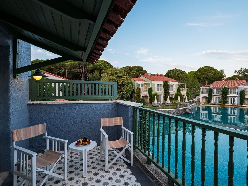 rooms-sun-swim-up