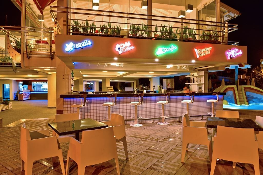 bars-aqua-bar