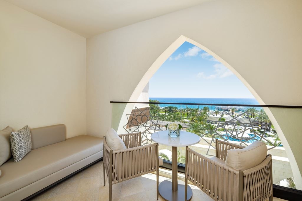 rooms-deluxe-room-sea-view