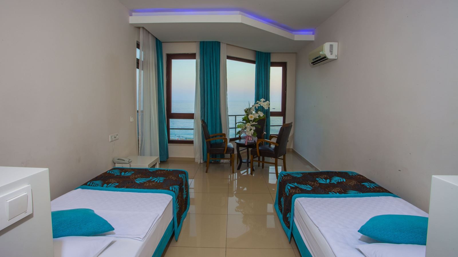 rooms-family-room