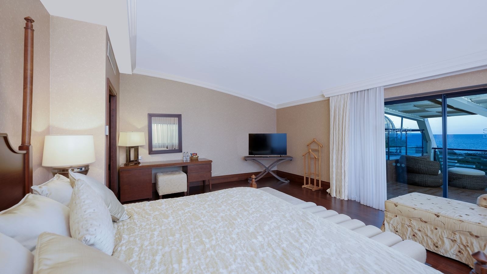 rooms-king-suite