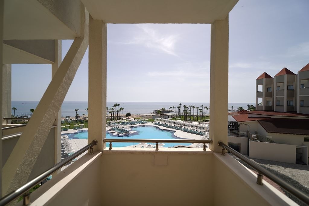 rooms-standard-room-sea-view-with-balcony