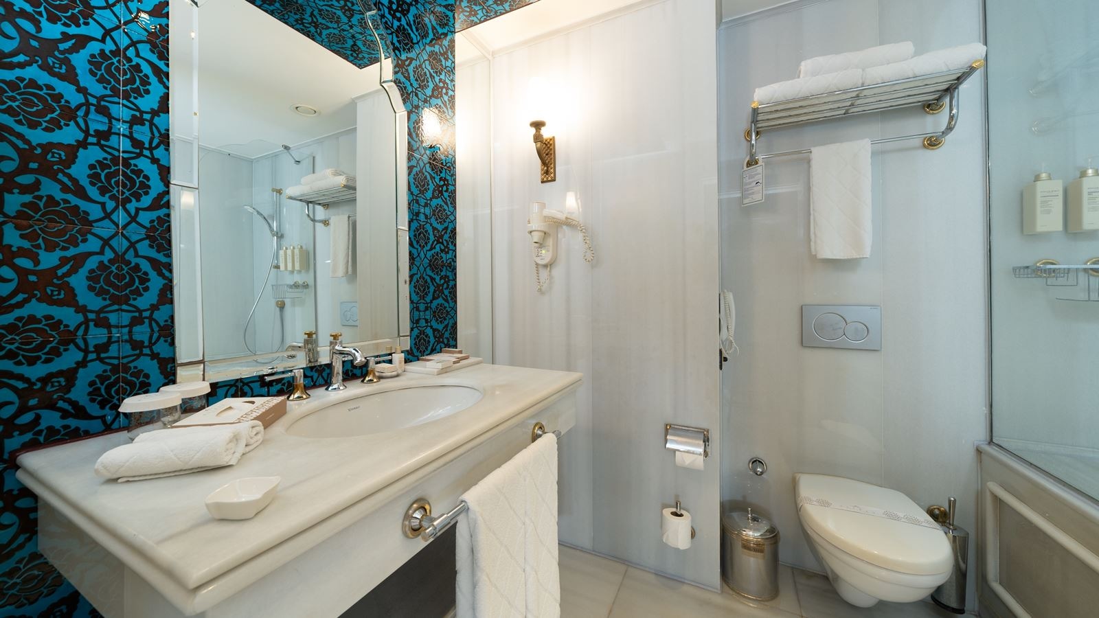rooms-deluxe-room