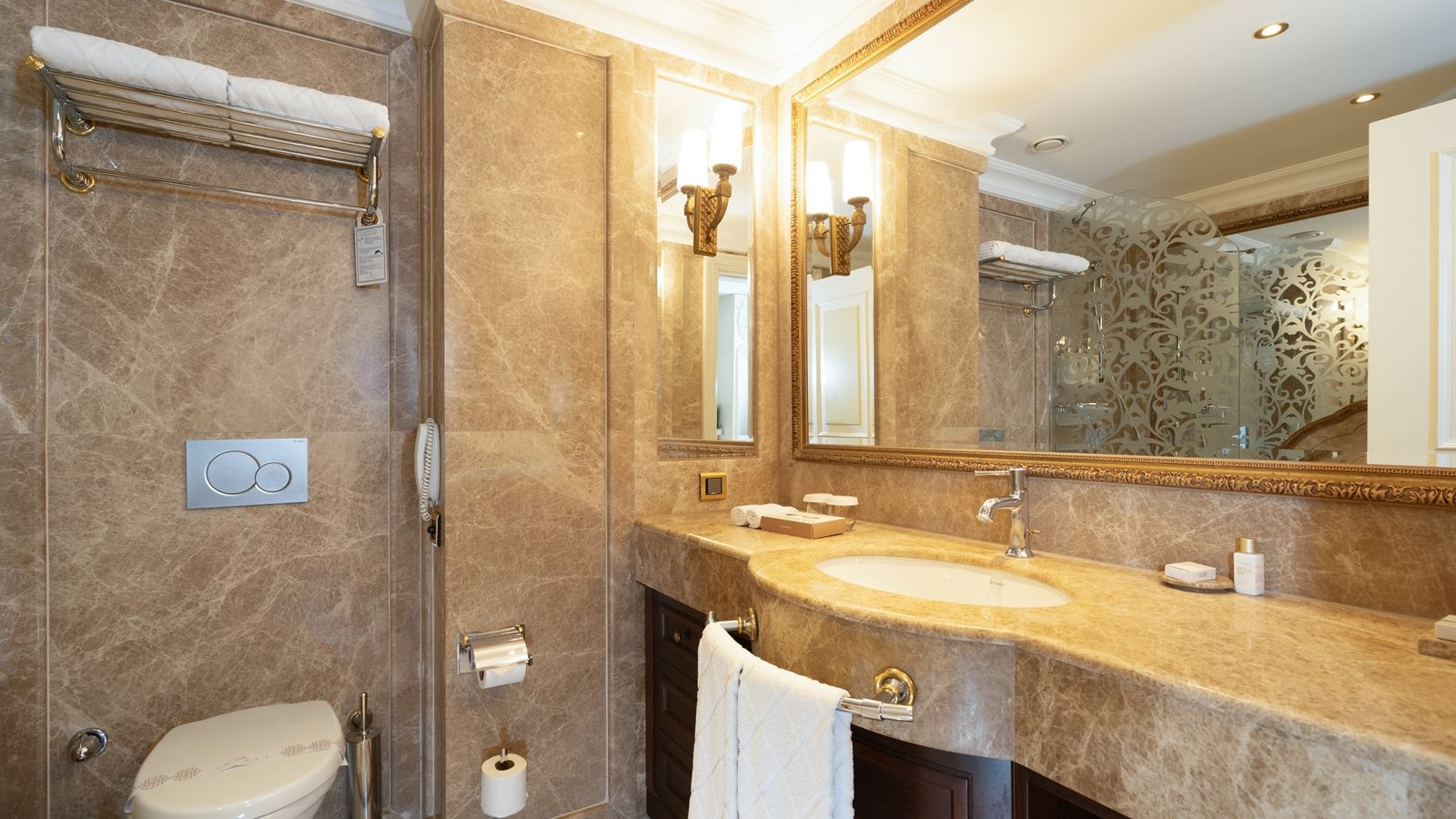 rooms-deluxe-room