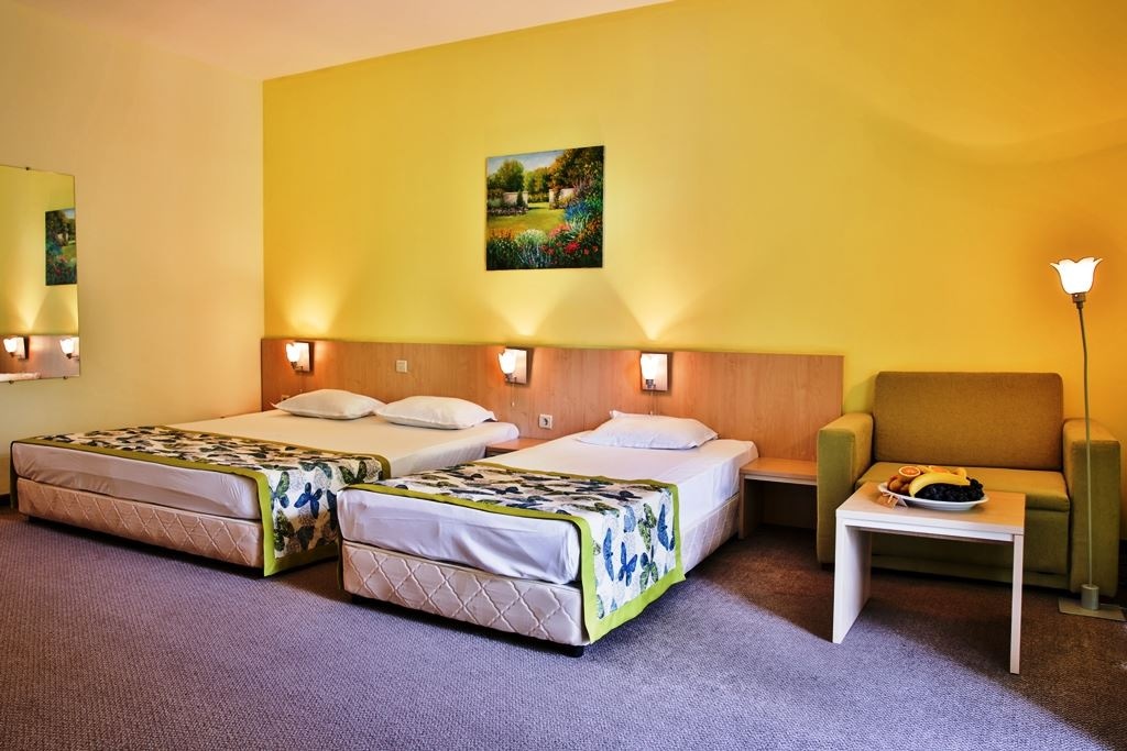 rooms-triple-park-view