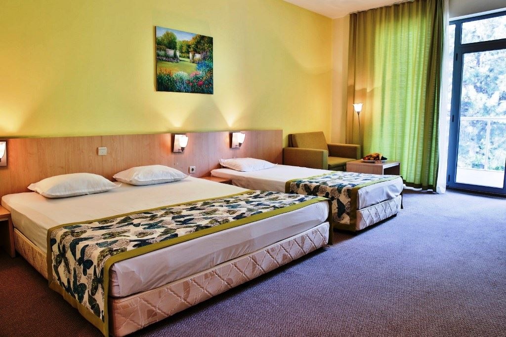 rooms-triple-park-view