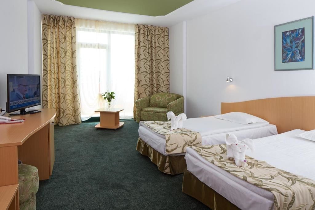 rooms-single-wchild-standard-room-balcony