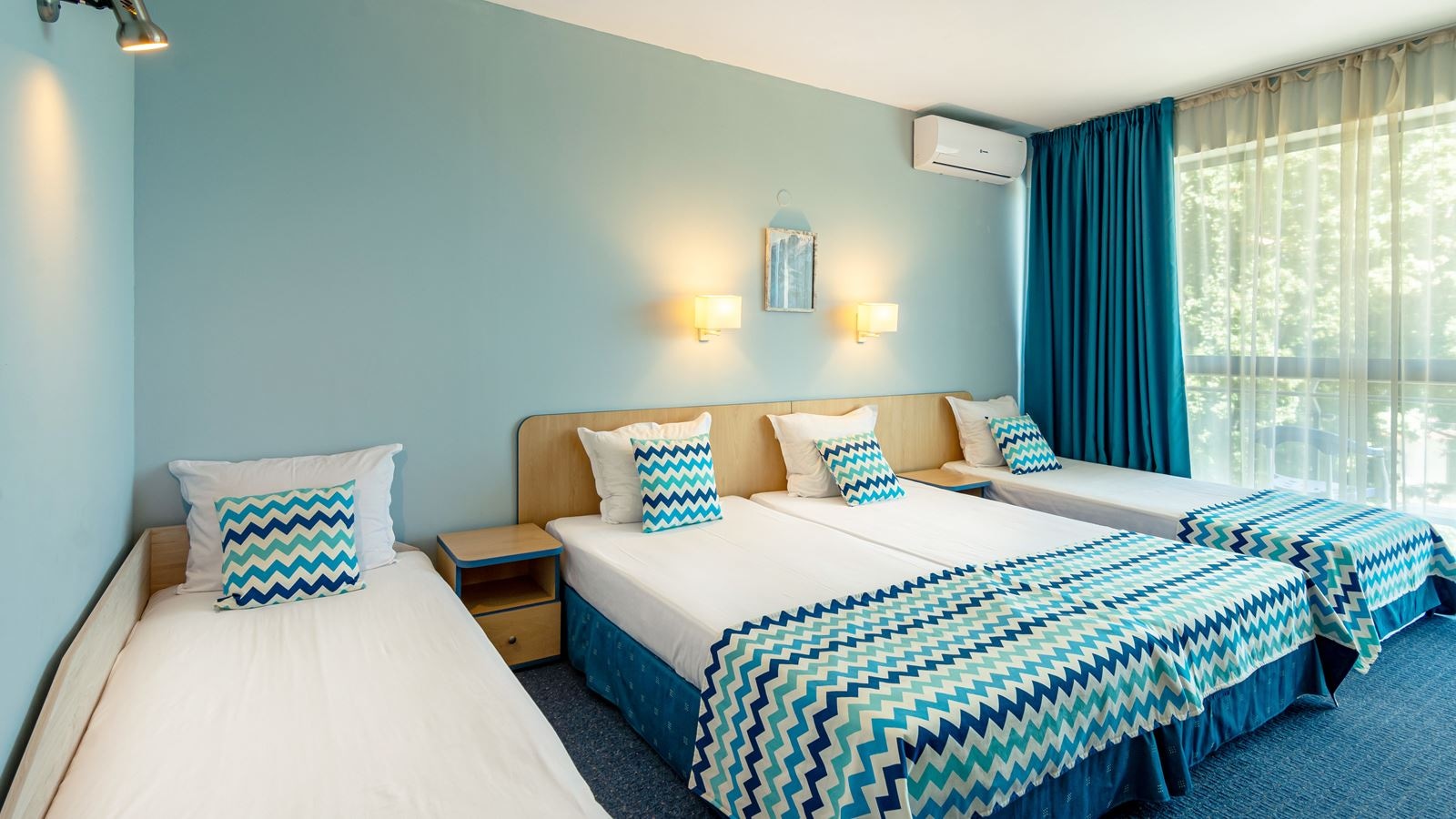 rooms-double-large-room-aqua