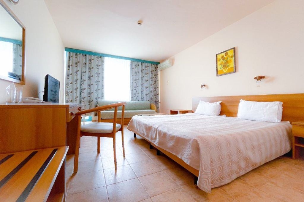 rooms-singleuse-standard-room-partial-sea-view-balcony-or-terrace