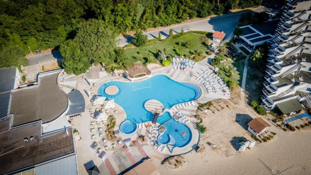 pools-outdoor-pool