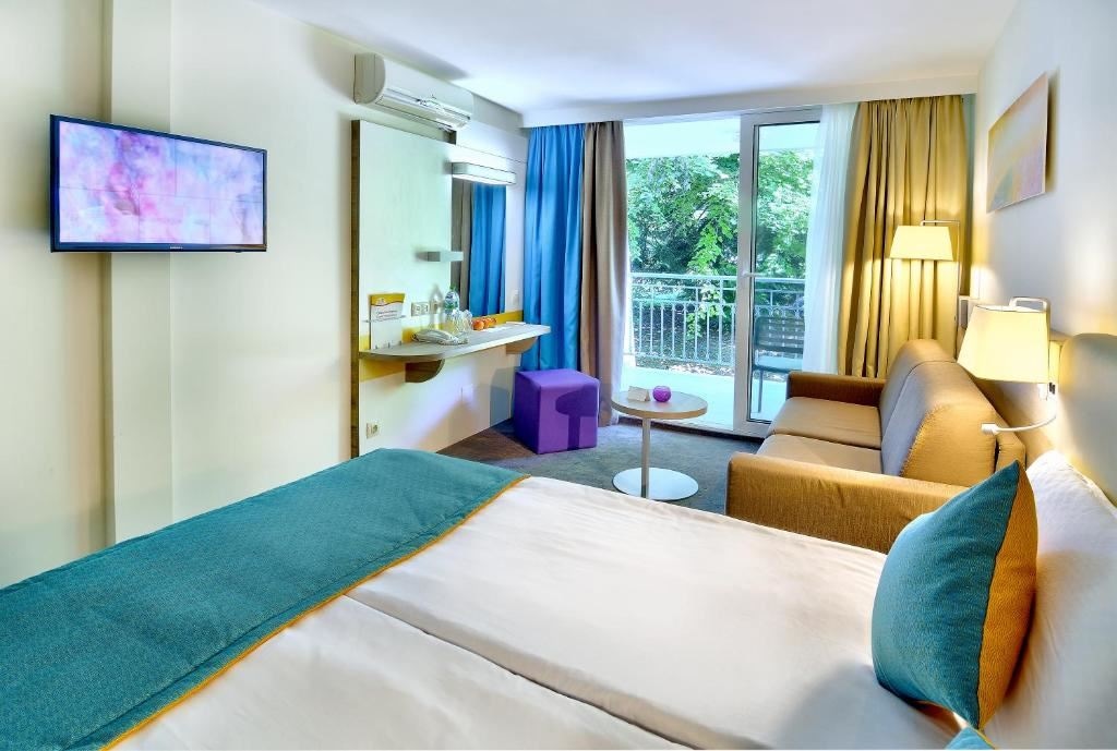 rooms-single-wchild-standard-room-balcony-or-terrace