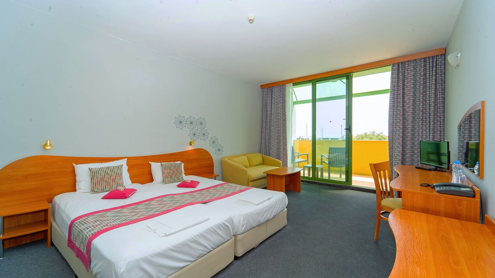 rooms-twin-room