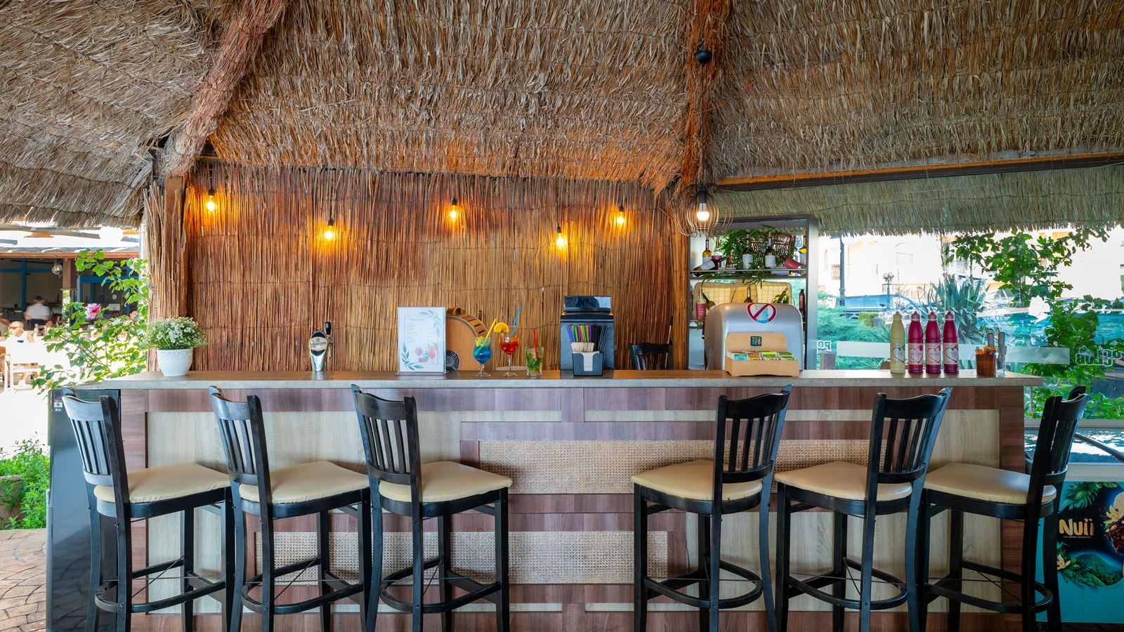 restaurants-pool-bar