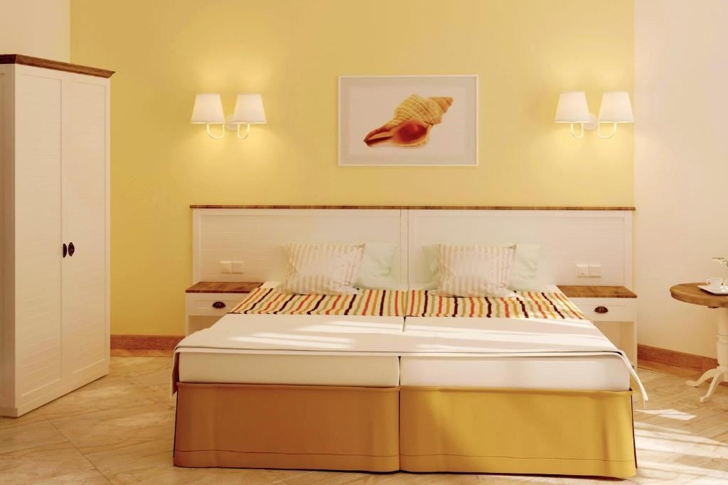 rooms-triple-standard-room-balcony-or-terrace