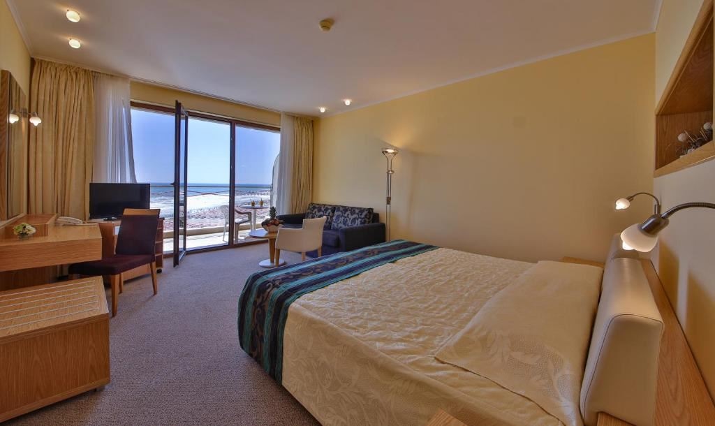 rooms-twin-superior-room-seaview-balcony-or-terrace