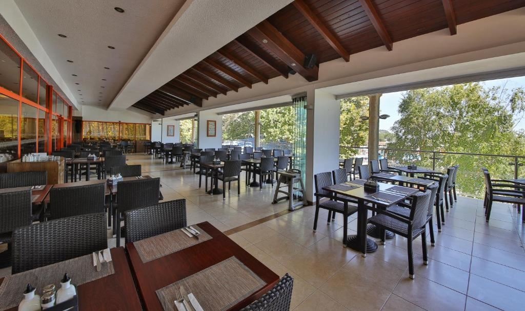 restaurants-restaurants