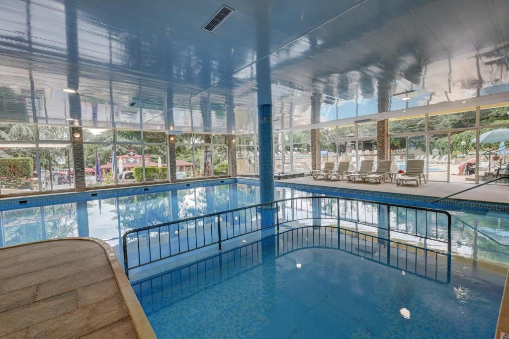 pools-indoor-pool