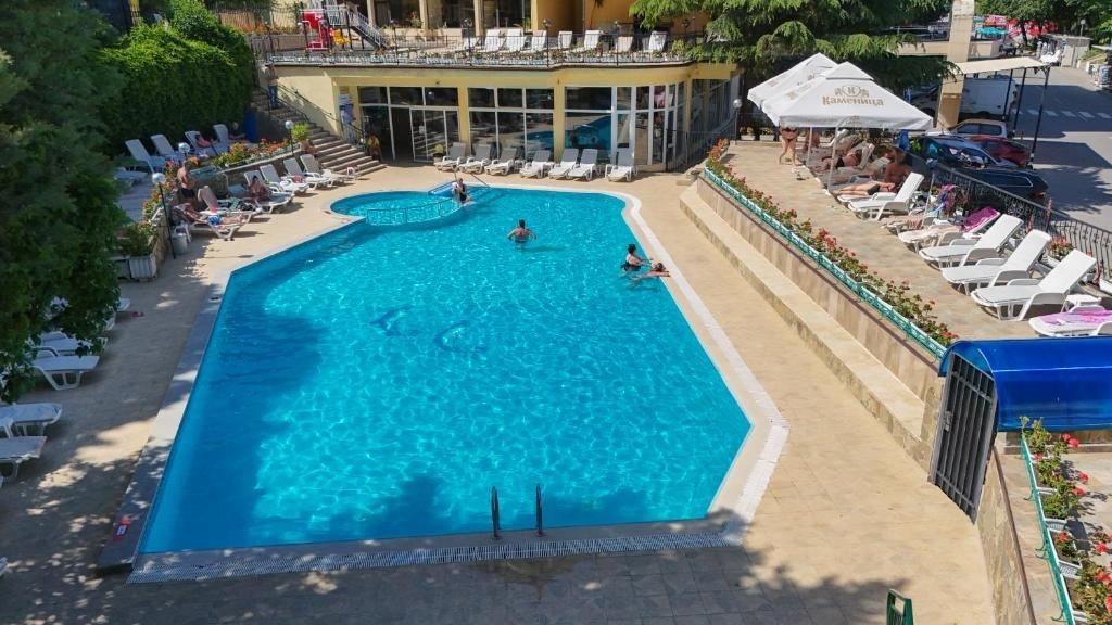 pools-outdoor-pool