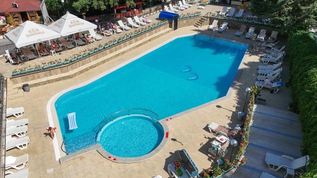 pools-outdoor-pool