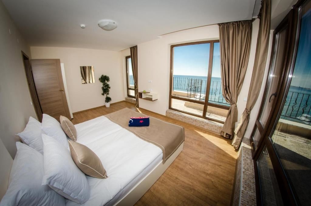 rooms-2-bedroom-standard-apartment-balcony-or-terrace