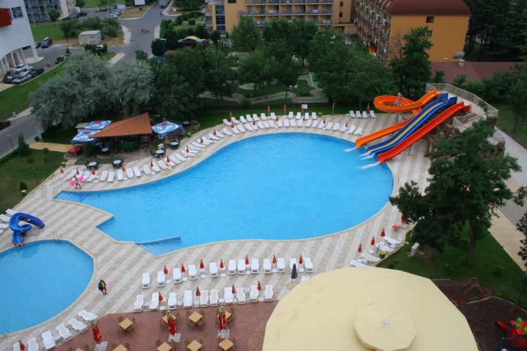 pools-outdoor-pool