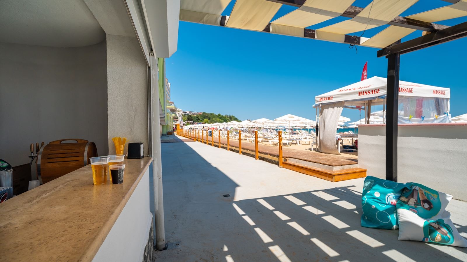 bars-beach-stall