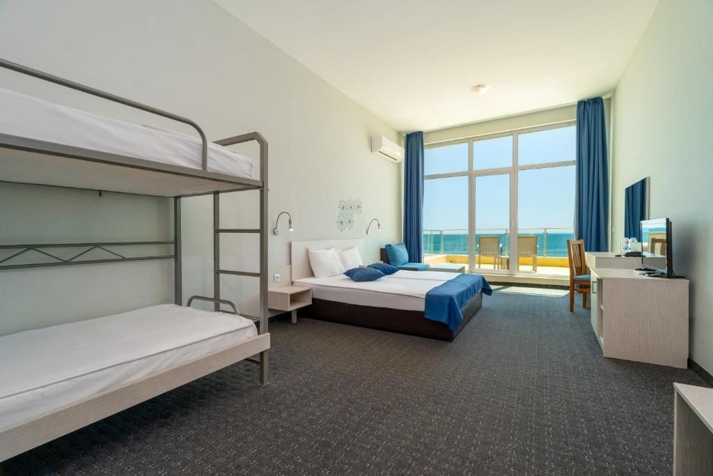 rooms-family-room