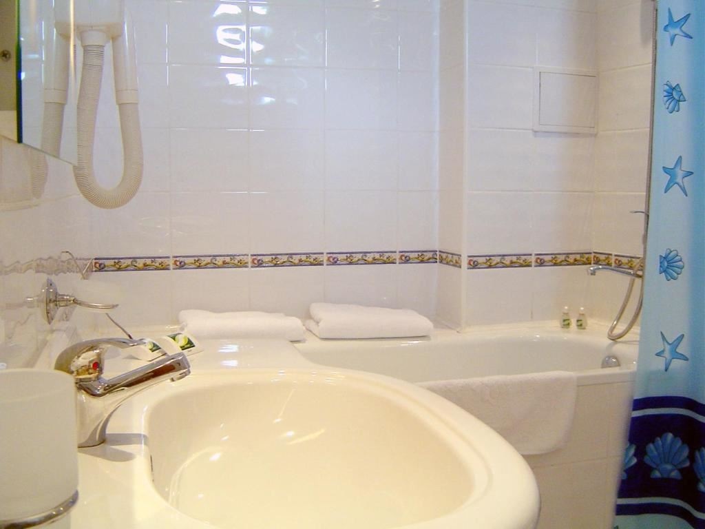 rooms-family-room