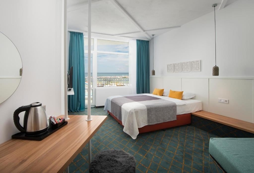 rooms-standard-room-seasideview-balcony-or-terrace