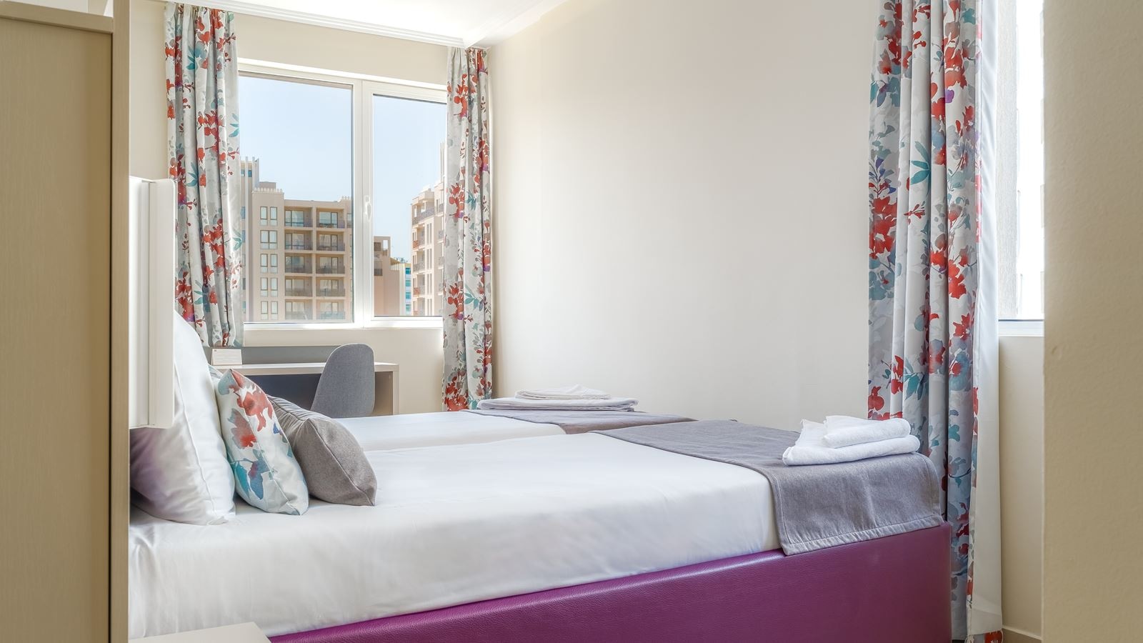 rooms-suite-room