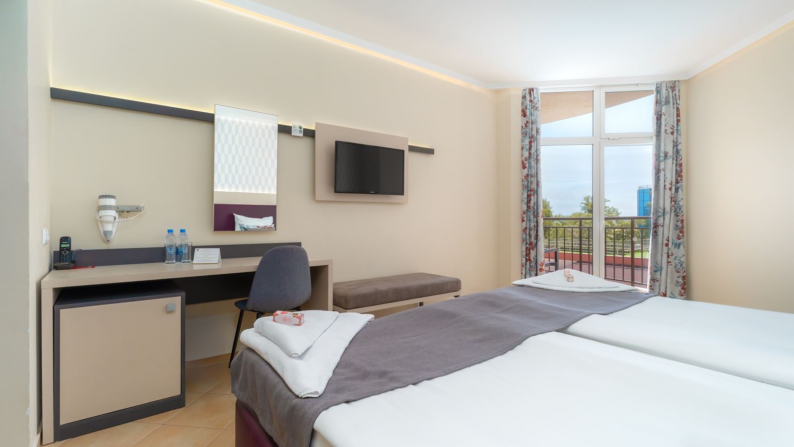 rooms-single-with-child-standard-room-balcony