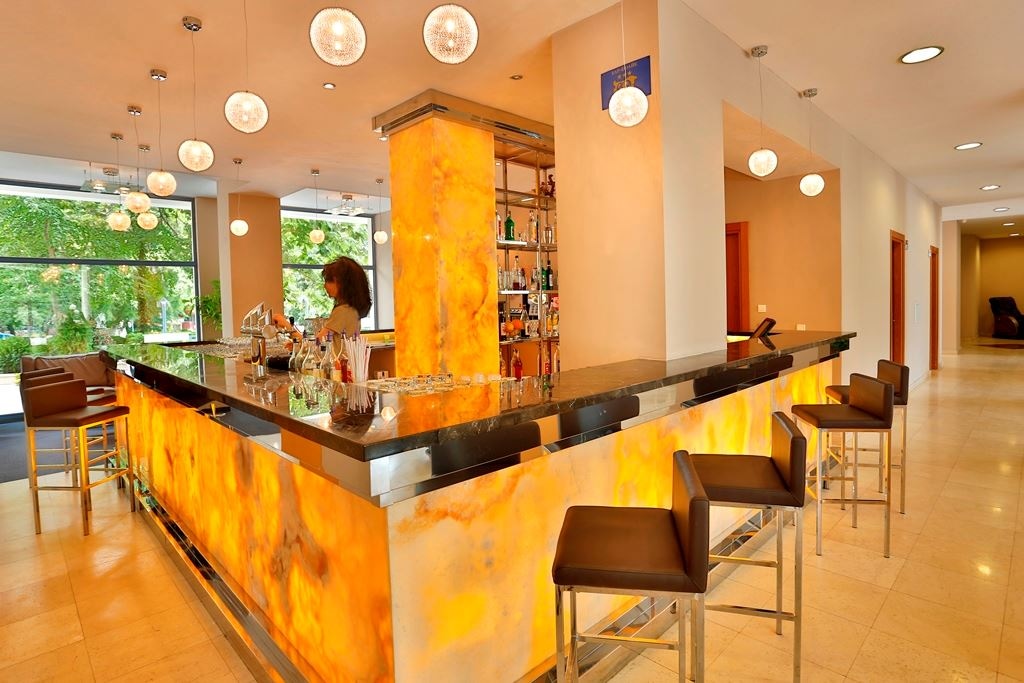 restaurants-main-restaurant