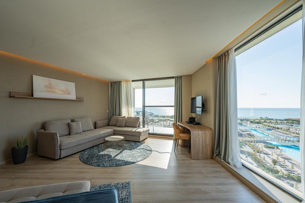rooms-corner-juniorsuite-seaview-balcony-or-terrace