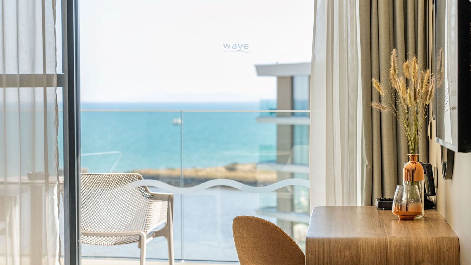 rooms-standard-room-lateralseaview-balcony-or-terrace