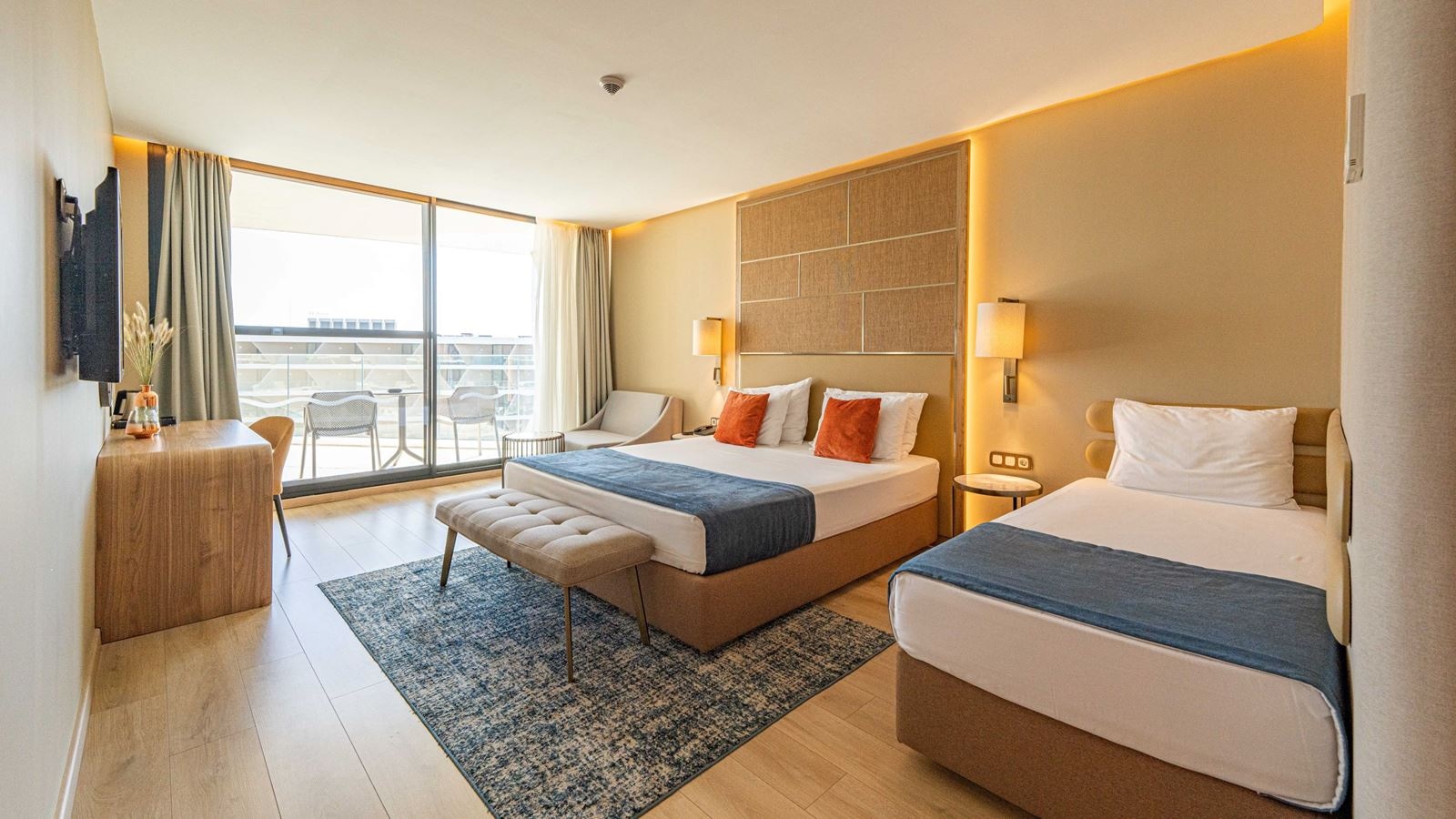 rooms-standard-room-lateralseaview-balcony-or-terrace