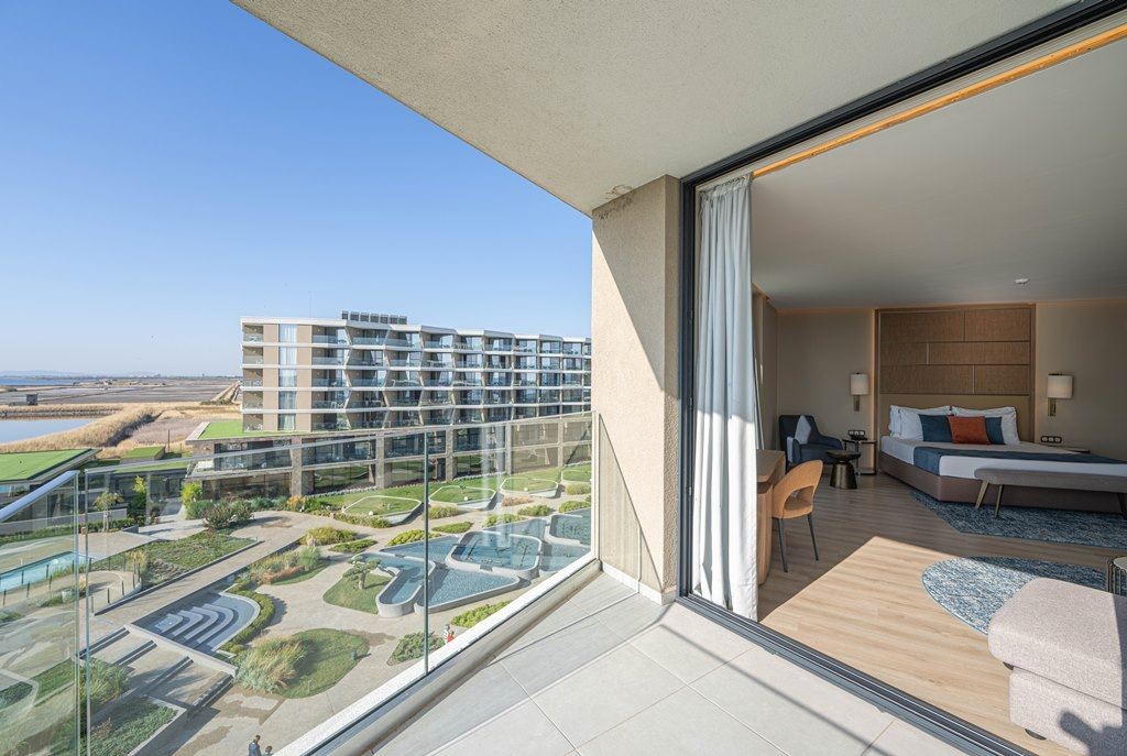 rooms-corner-juniorsuite-seaview-balcony