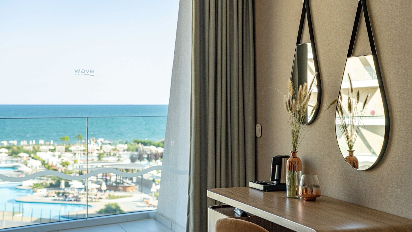 rooms-premium-room-fountain-viewbalcony-or-terrace